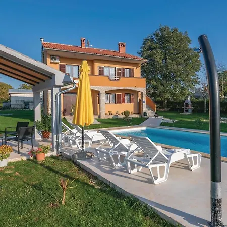 Holiday home 3 Bedroom Pet Friendly In