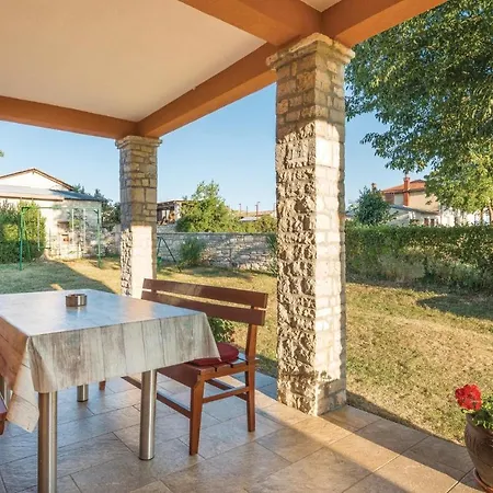 Three-bedroom In Semesterbostad Barban