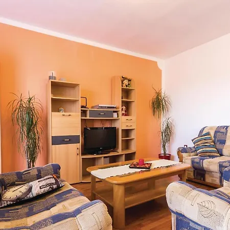 Three-bedroom In Semesterbostad