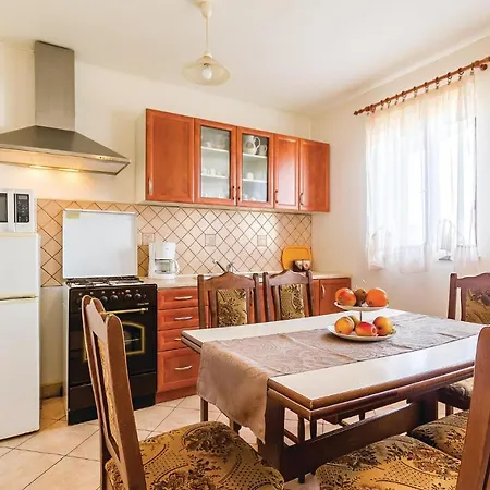 Three-bedroom In Semesterbostad *